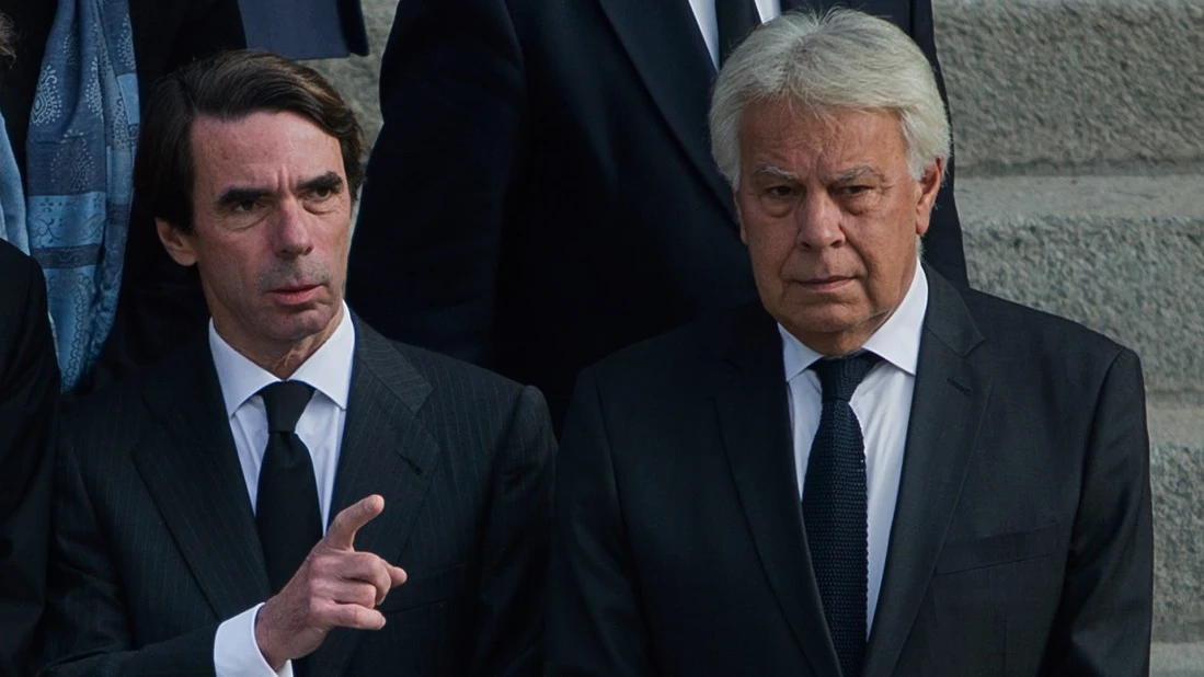 Los expresidentes del Gobierno, José María Aznar y Felipe González