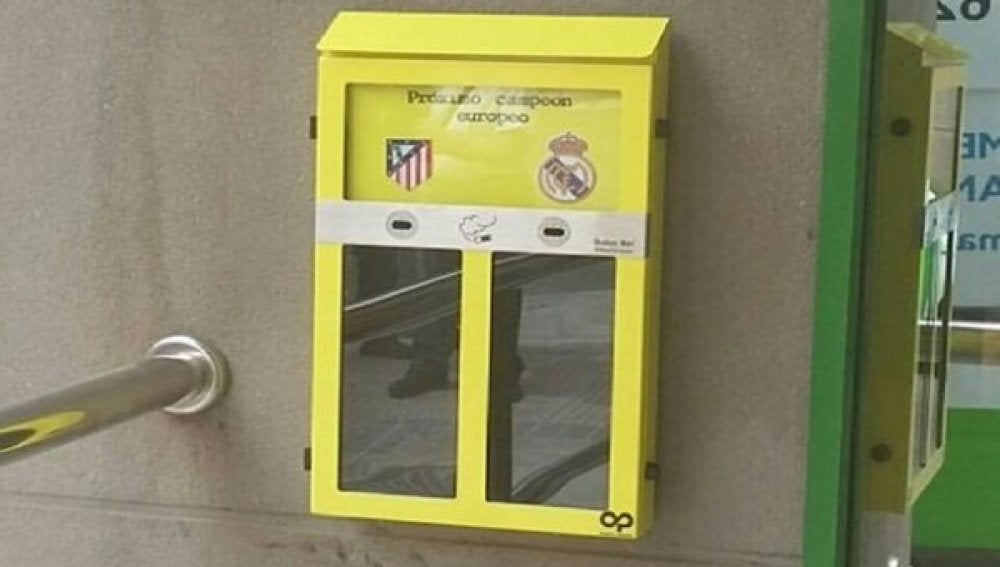 Cenicero instalado por Ahora Madrid en la capital