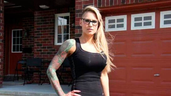 Jenna Vicchio en el exterior de su vivienda