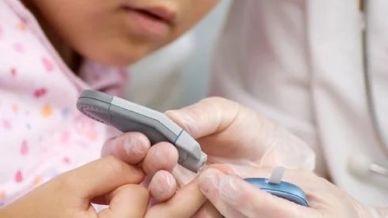 Imagen de un niño con diabetes Imagen de un niño con diabetes