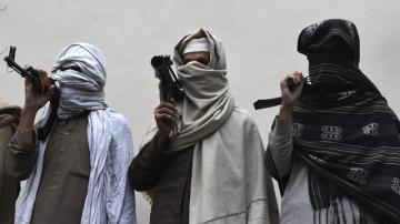 Un grupo de talibanes armados