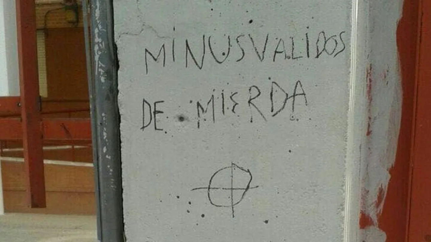 Pintadas neonazis en un colegio de Educación Especial de Madrid Pintadas neonazis en un colegio de Educación Especial de Madrid