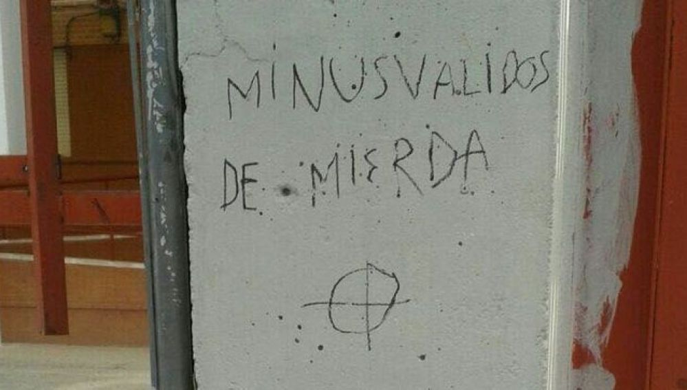 Pintadas neonazis en un colegio de Educación Especial de Madrid