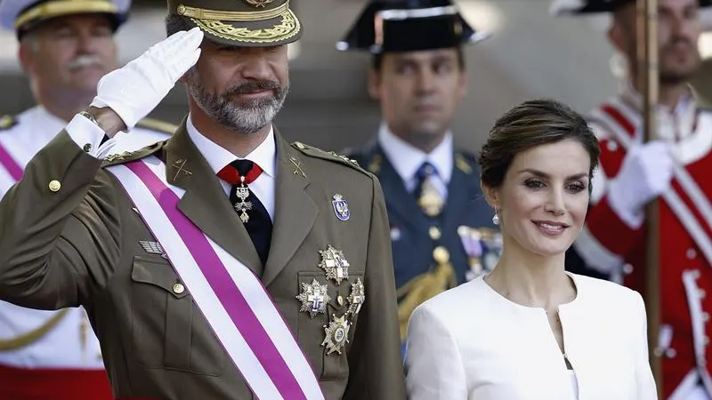 Los reyes el Día de las Fuerzas Armadas en 2015