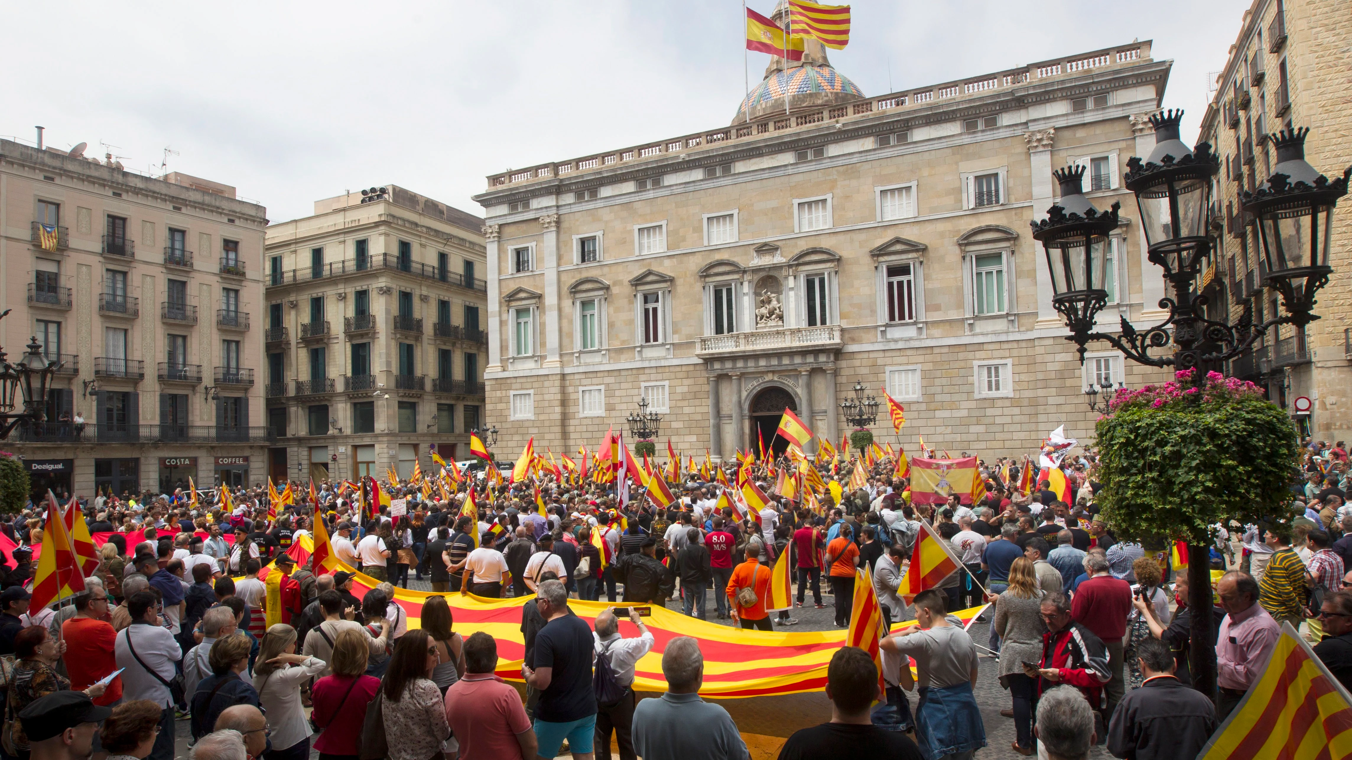 Exlegionarios de Barcelona piden a Colau que no anule la cesión de terrenos públicos a su hermandad