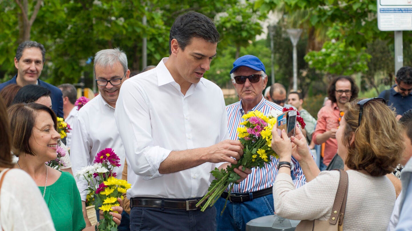Pedro S&aacute;nchez: "El precio por el chantaje de Iglesias no puede ser que siga Rajoy"