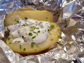 Patatas envueltas en papel de plata Patatas envueltas en papel de plata