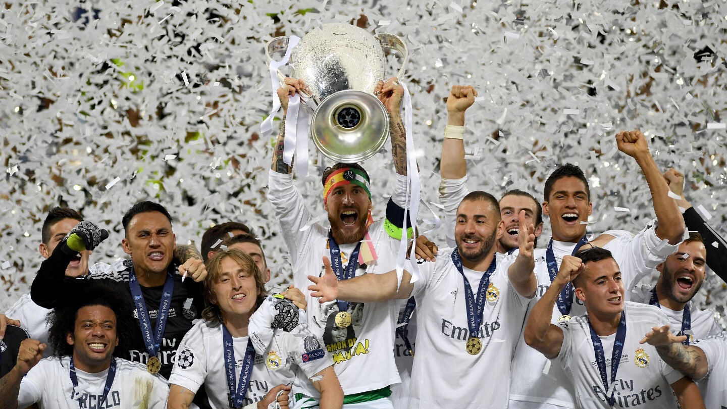 Sergio Ramos levanta al cielo de Mil&aacute;n la Und&eacute;cima del Real Madrid