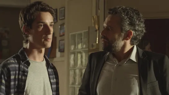 Gerard habla con el director Gerard habla con el director