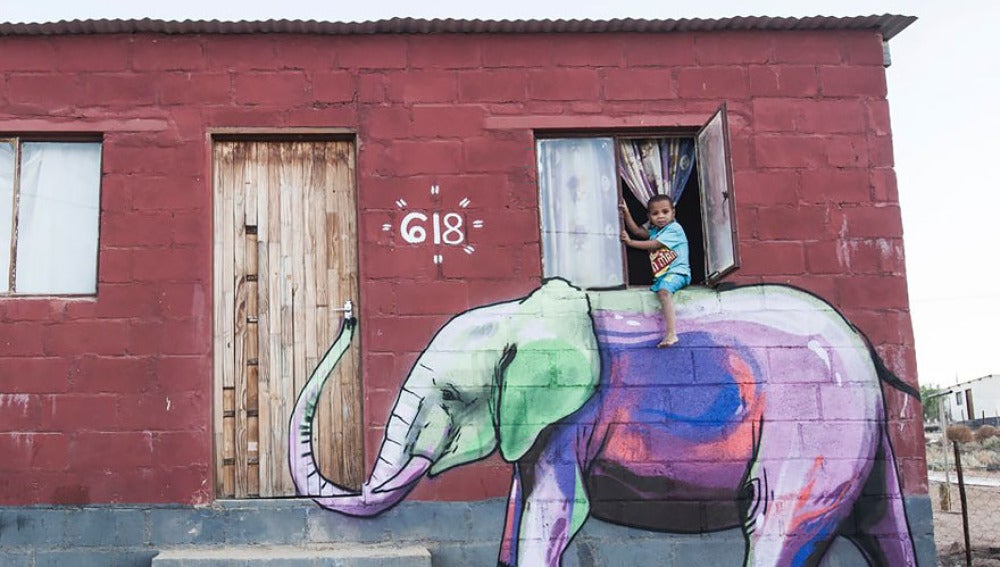 Un grafiti de un elefante realizado por Falko