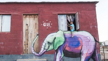 Un grafiti de un elefante realizado por Falko