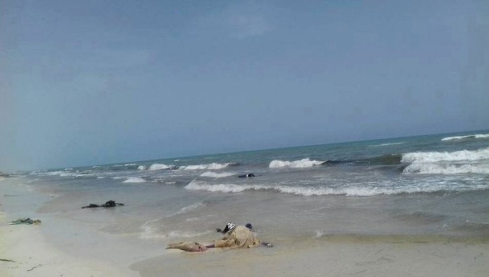 Inmigrantes fallecidos en la costa de Libia