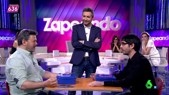 Frame 119.900599 de: Miki Nadal: "No lo hago por solidaridad con el invitado, yo quiero que se coma el wasabi él. A mí no me apetece nada" Frame 119.900599 de: Miki Nadal: "No lo hago por solidaridad con el invitado, yo quiero que se coma el wasabi él. A mí no me apetece nada"