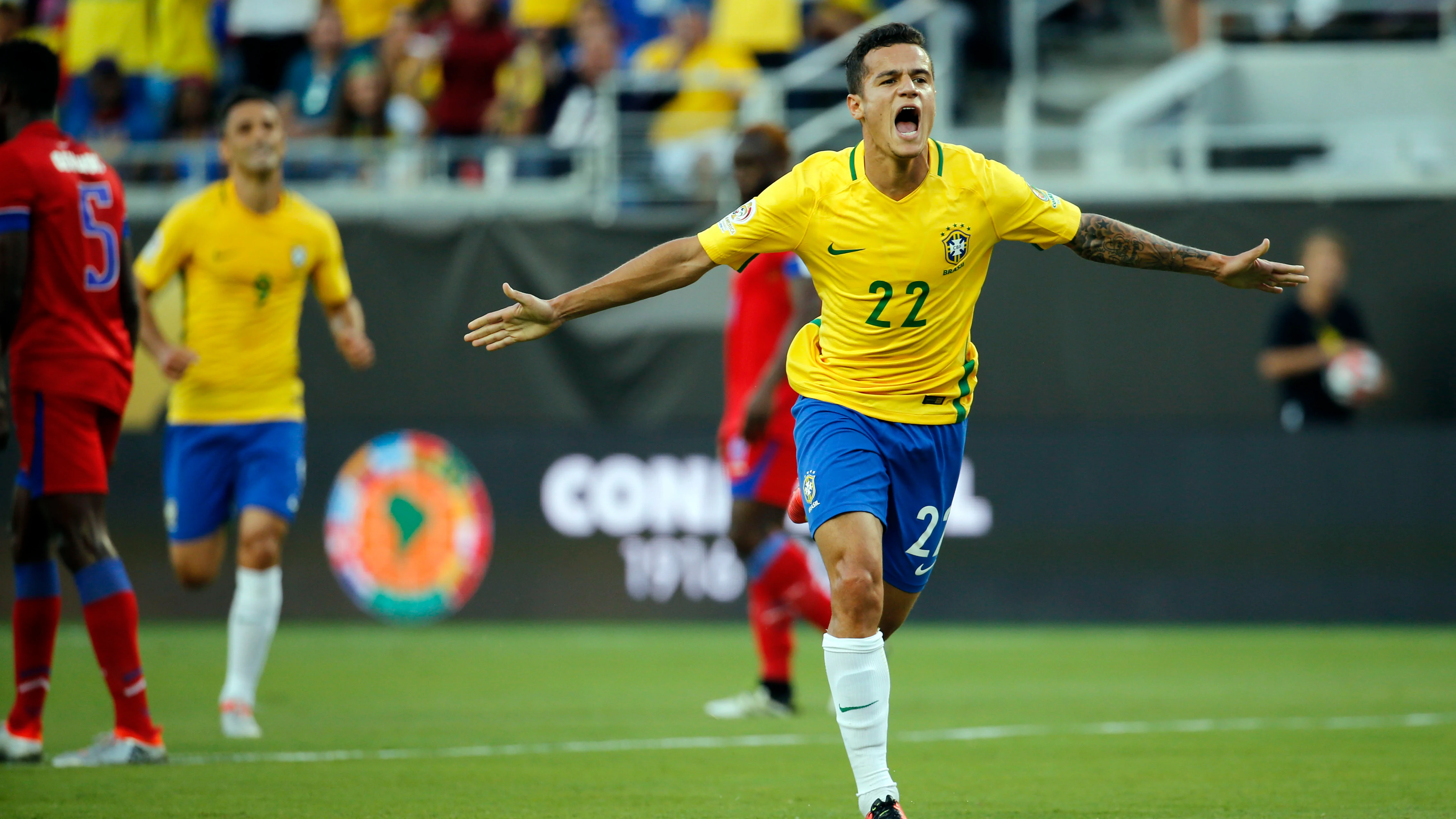 Philippe Coutinho celebra uno de sus tres goles ante Haití