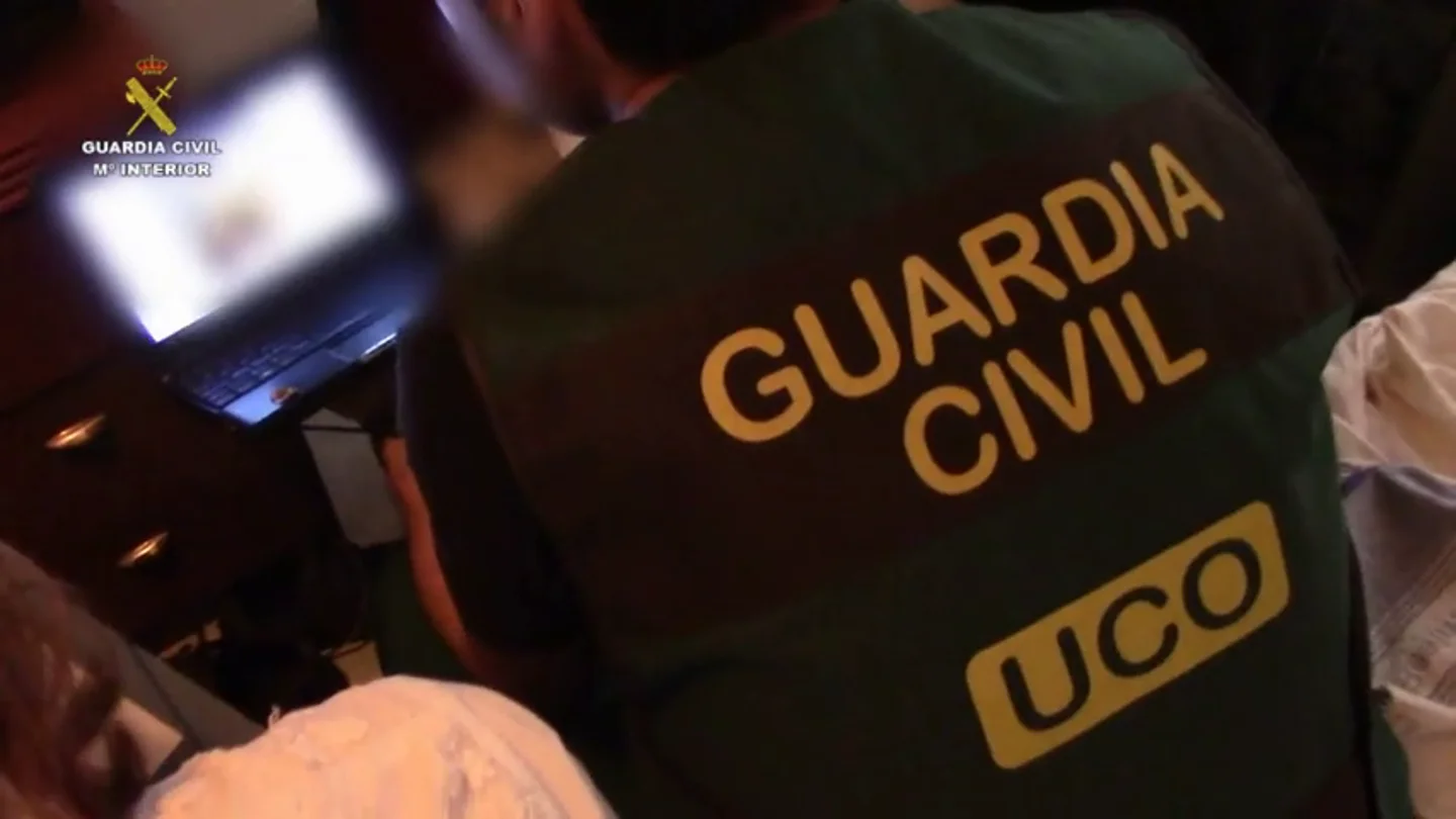 La guardia civil detiene a un conocido bloguero en temas de educación por abusos a menores La guardia civil detiene a un conocido bloguero en temas de educación por abusos a menores