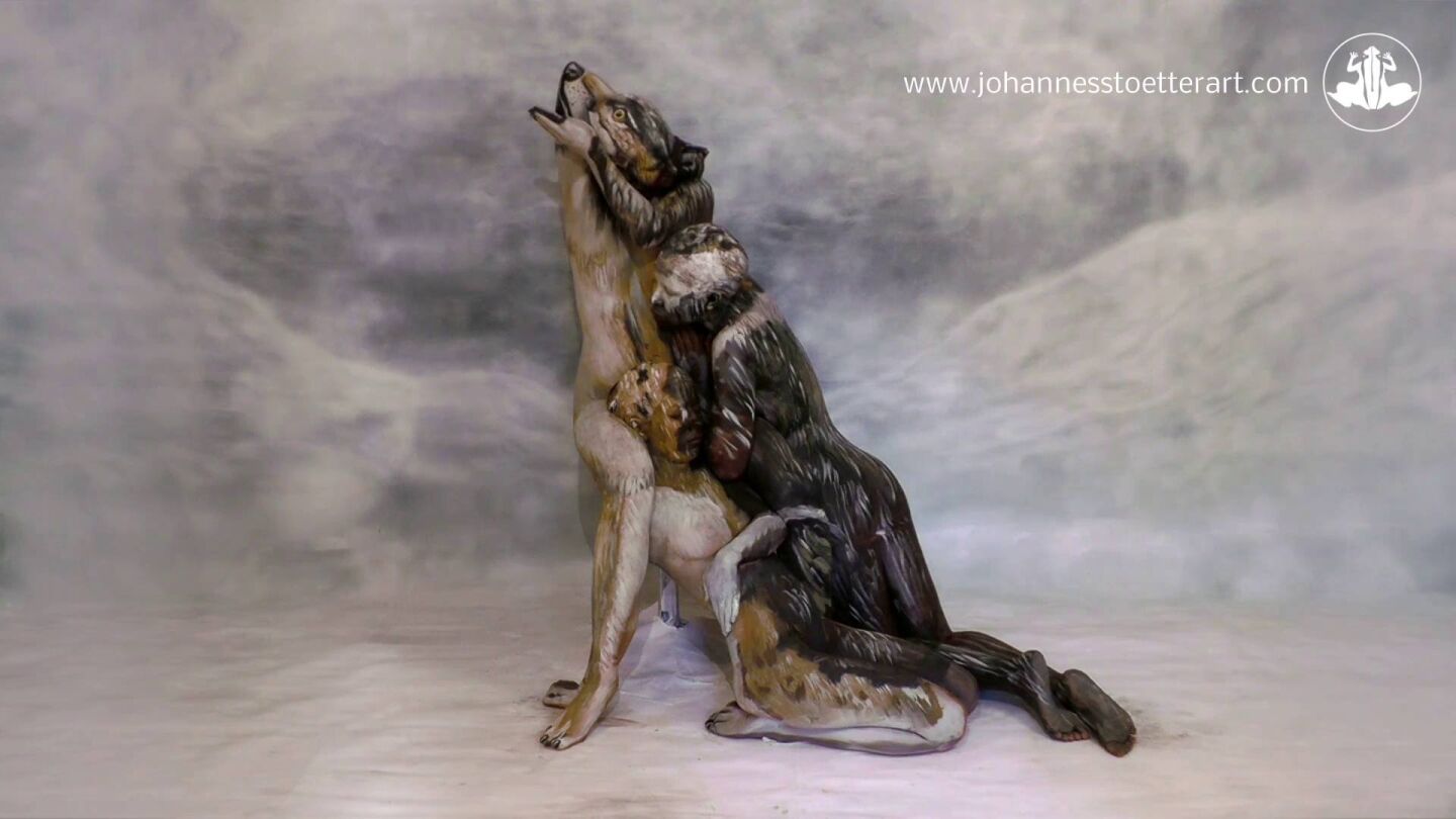 El lobo creado por el artista a trav&eacute;s del body painting