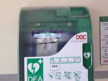 Desfibrilador instalado en un centro comercial Desfibrilador instalado en un centro comercial