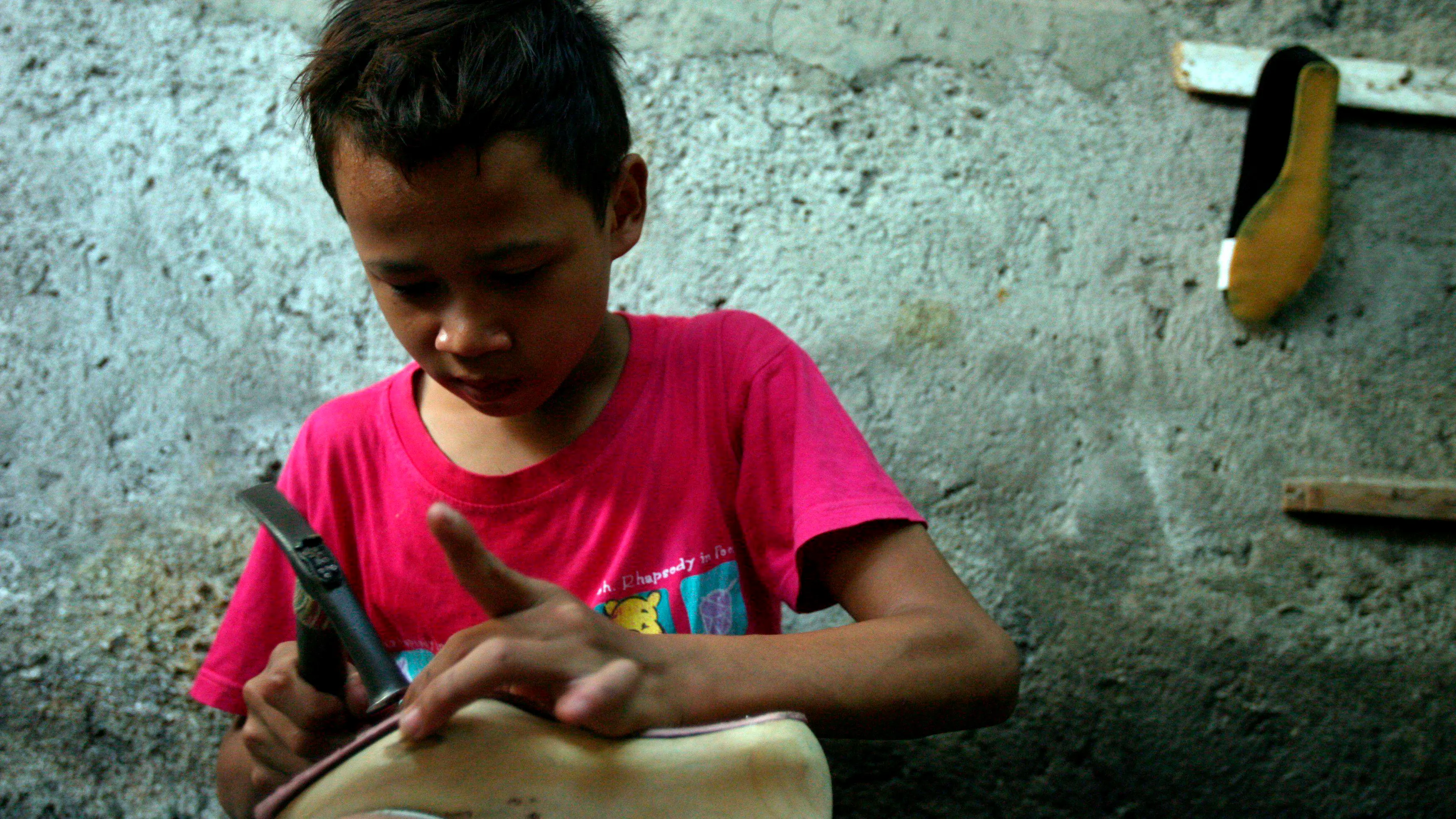 Niño trabajando