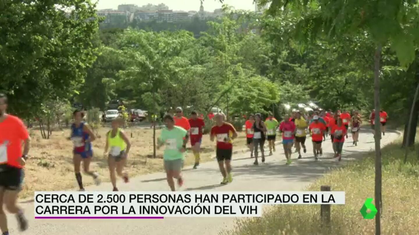 Frame 7.091182 de: Cerca de 2.500 personas participan en la carrera por la innovaci&oacute;n contra el VIH en Madrid
