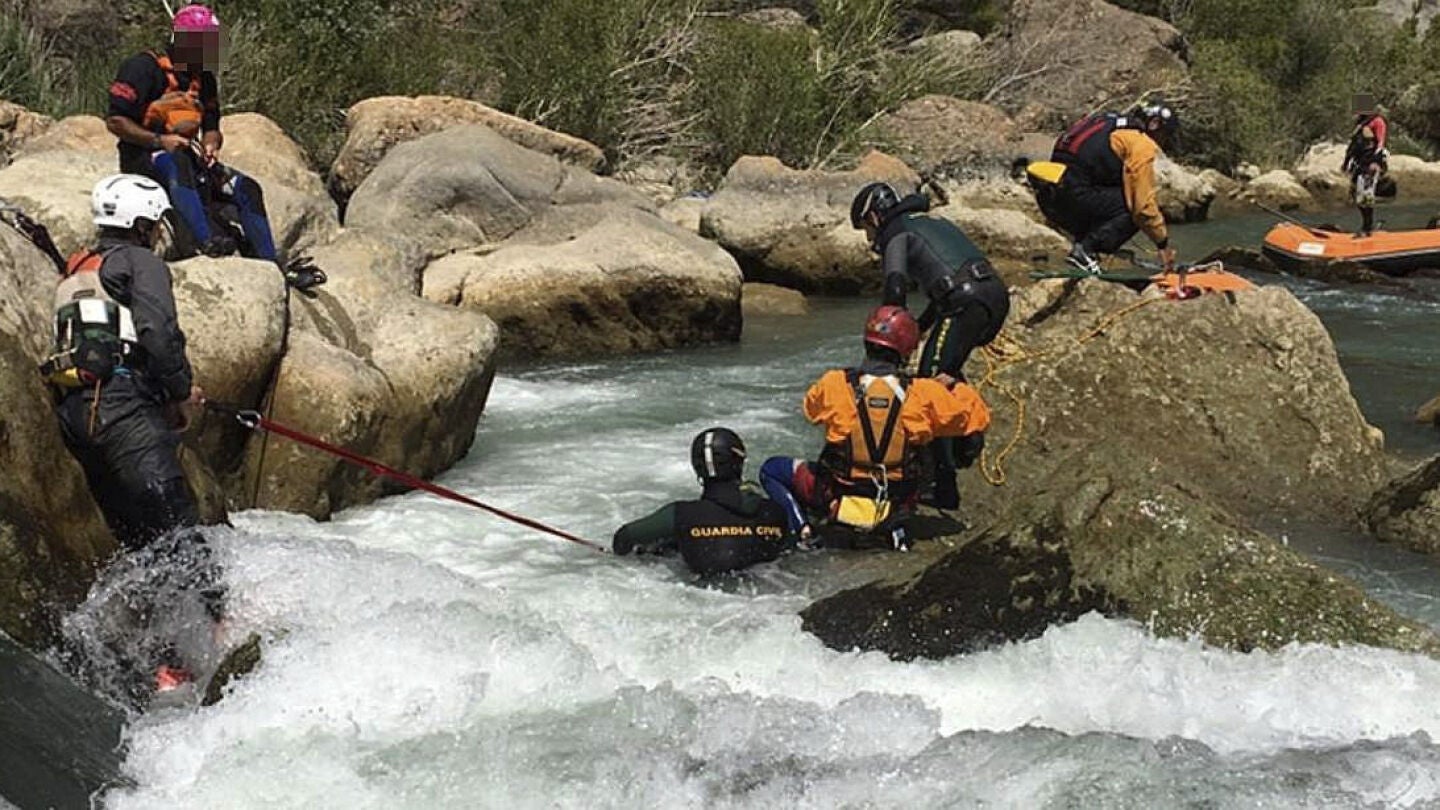 Fallece al volcar la balsa en la que practicaba raffting en el r&iacute;o G&aacute;llego