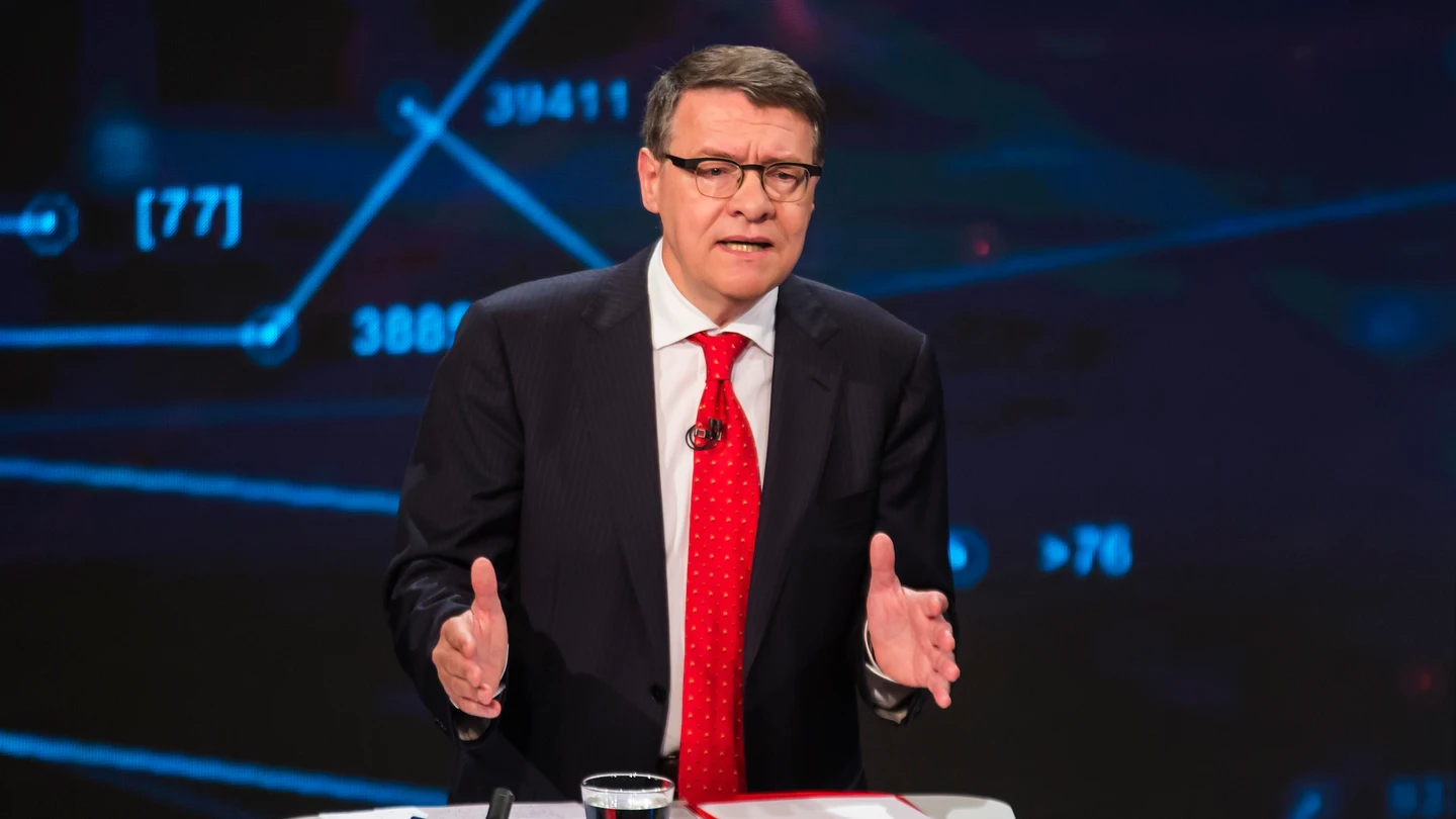 Jordi Sevilla en el plató de 'El Objetivo Economía' Jordi Sevilla en el plató de 'El Objetivo Economía'