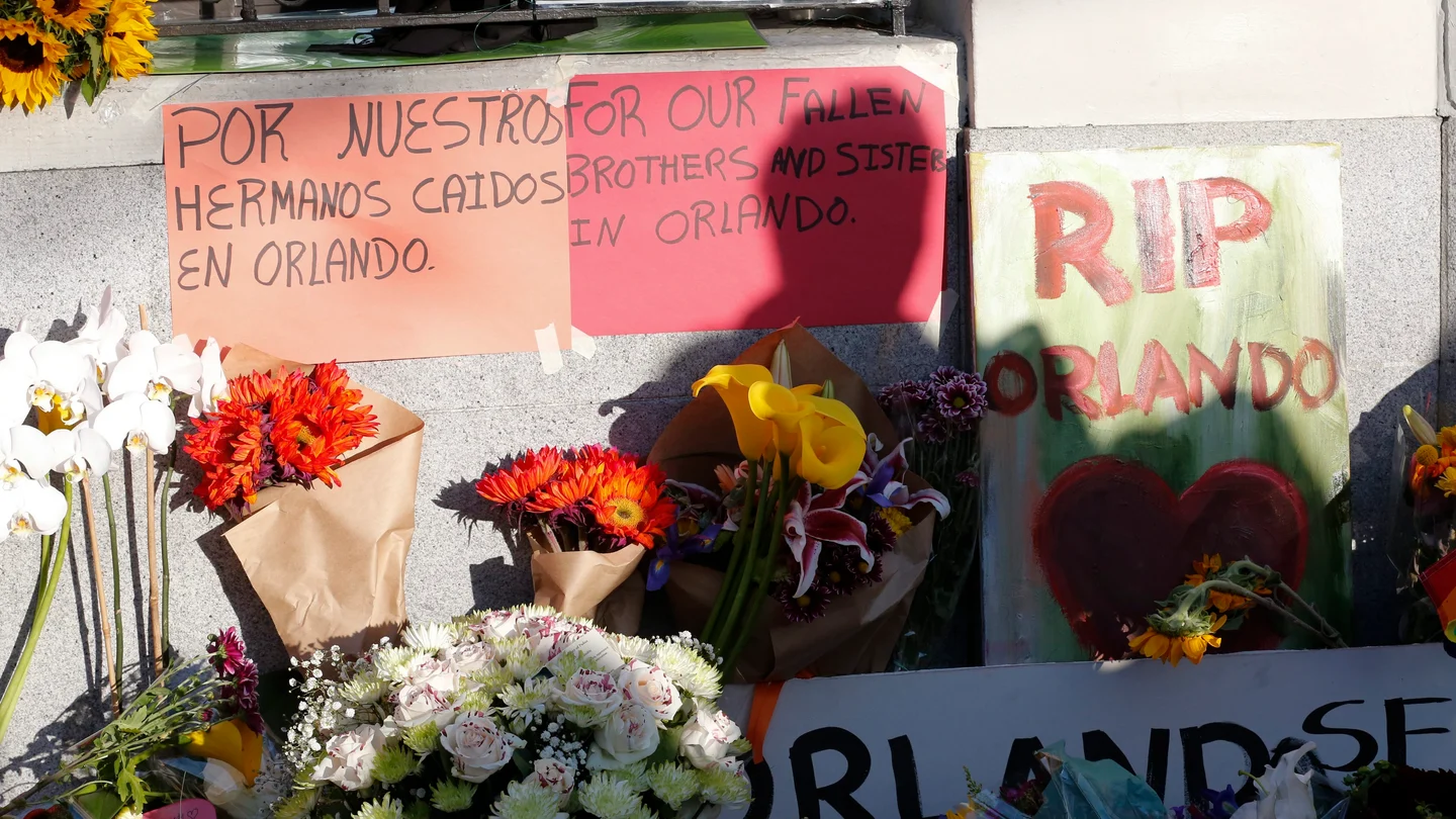 Una multitud asiste a una vigilia en San Francisco en recuerdo a las víctimas Una multitud asiste a una vigilia en San Francisco en recuerdo a las víctimas