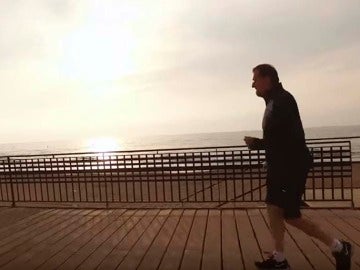 Rajoy sale a caminar por Torrevieja en su nuevo vídeo electoral Rajoy sale a caminar por Torrevieja en su nuevo vídeo electoral