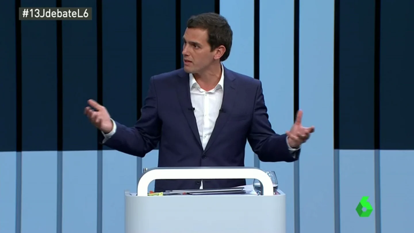 Frame 11.393543 de: Albert Rivera, a Rajoy: "Yo no le voy a llamar indecente, pero España merece un nuevo Gobierno" Frame 11.393543 de: Albert Rivera, a Rajoy: "Yo no le voy a llamar indecente, pero España merece un nuevo Gobierno"