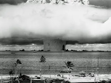Prueba nuclear en el atolón Bikini Prueba nuclear en el atolón Bikini