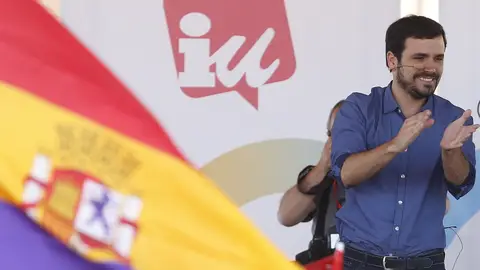 El candidato de Unidos Podemos, Alberto Garzón, durante un mitin en el distrito de Vallecas El candidato de Unidos Podemos, Alberto Garzón, durante un mitin en el distrito de Vallecas