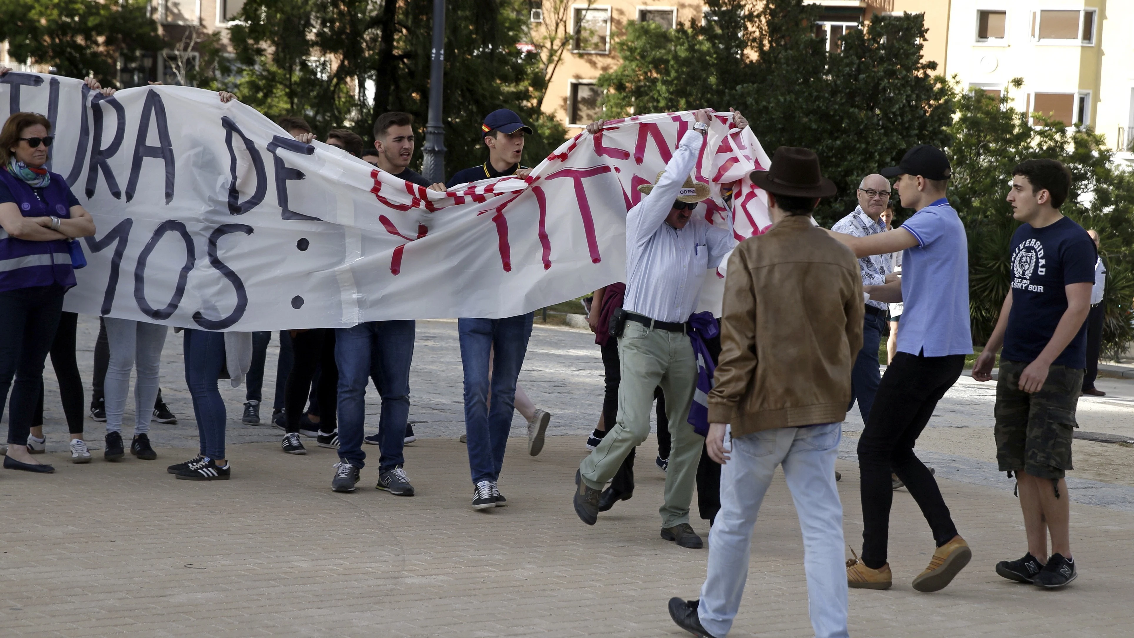 El grupo de ultraderecha 'Hogar Social Madrid', durante un acto de Unidos Podemos