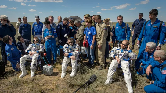 Aterriza con éxito la nave Soyuz TMA-19M, con tres tripulantes a bordo Aterriza con éxito la nave Soyuz TMA-19M, con tres tripulantes a bordo
