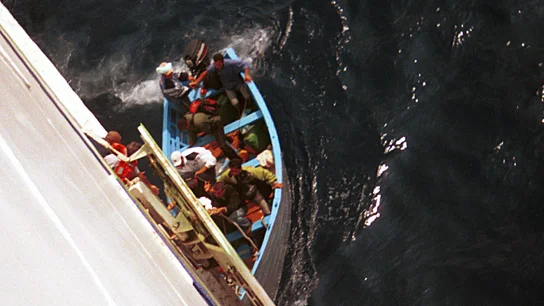 Rescate de una patera Rescate de una patera