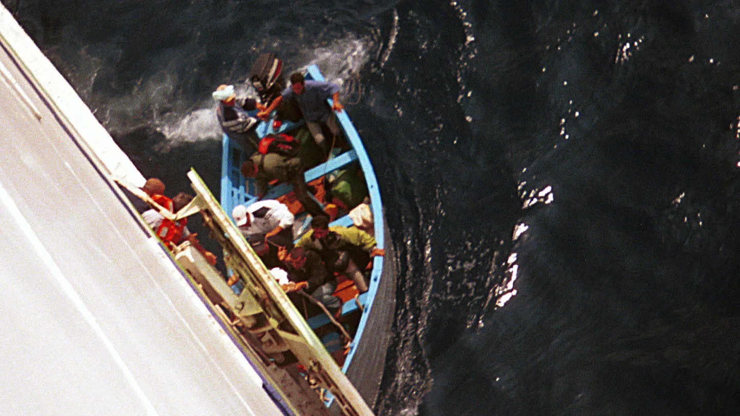 Rescate de una patera Rescate de una patera