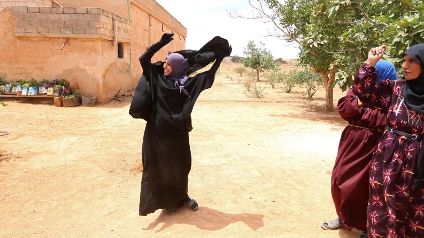 Souad Hamidi se quita el niqab tras ser obligada a llevarlo