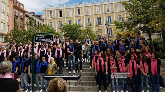 Voces LGTB de Madrid en la plaza de Pedro Zerolo Voces LGTB de Madrid en la plaza de Pedro Zerolo