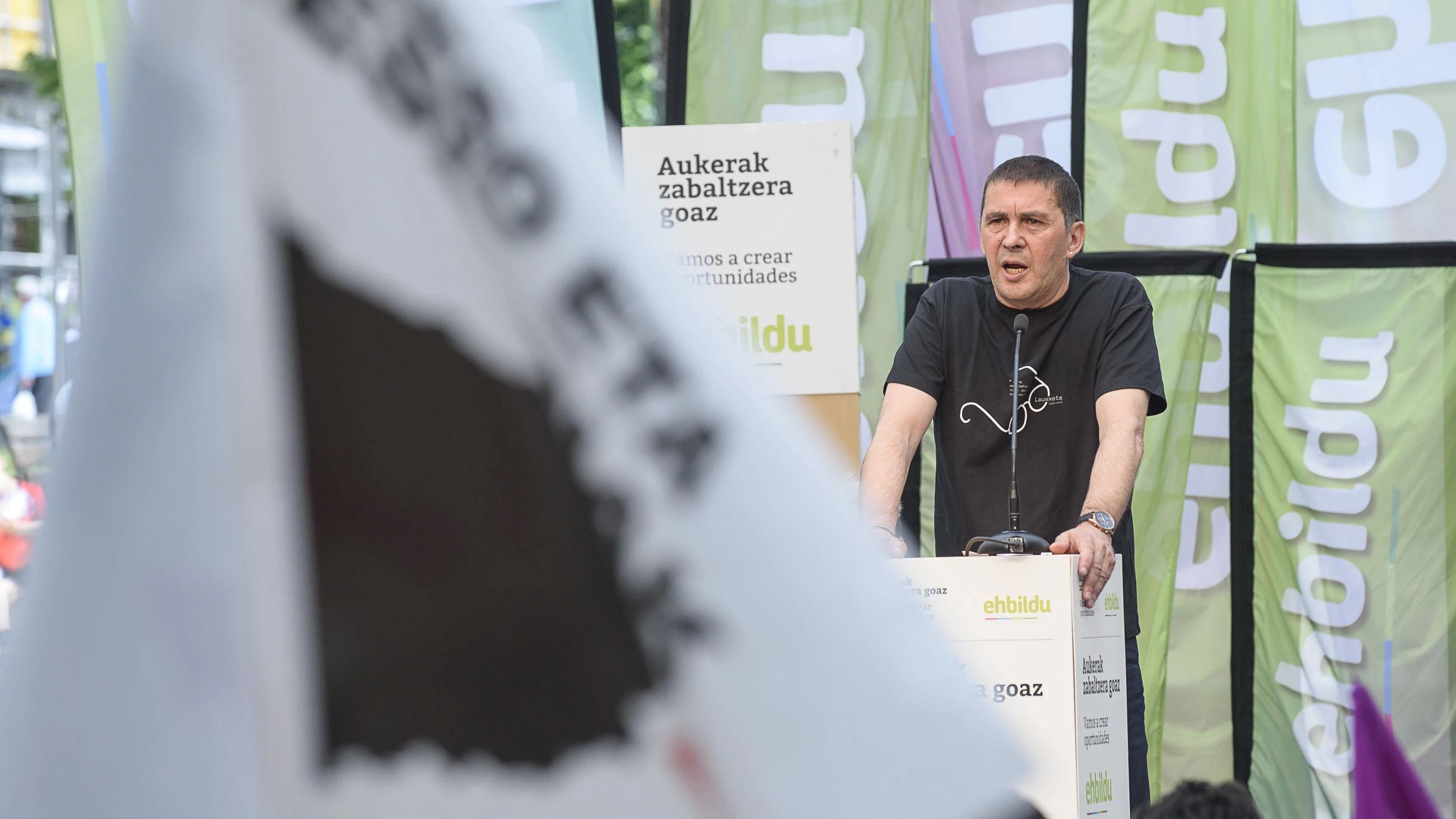 Arnaldo Otegi en un acto de campaña