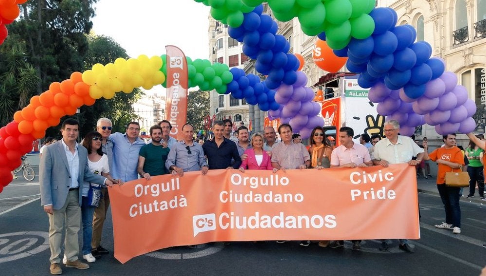 Ciudadanos en el Día del Orgullo de Valencia