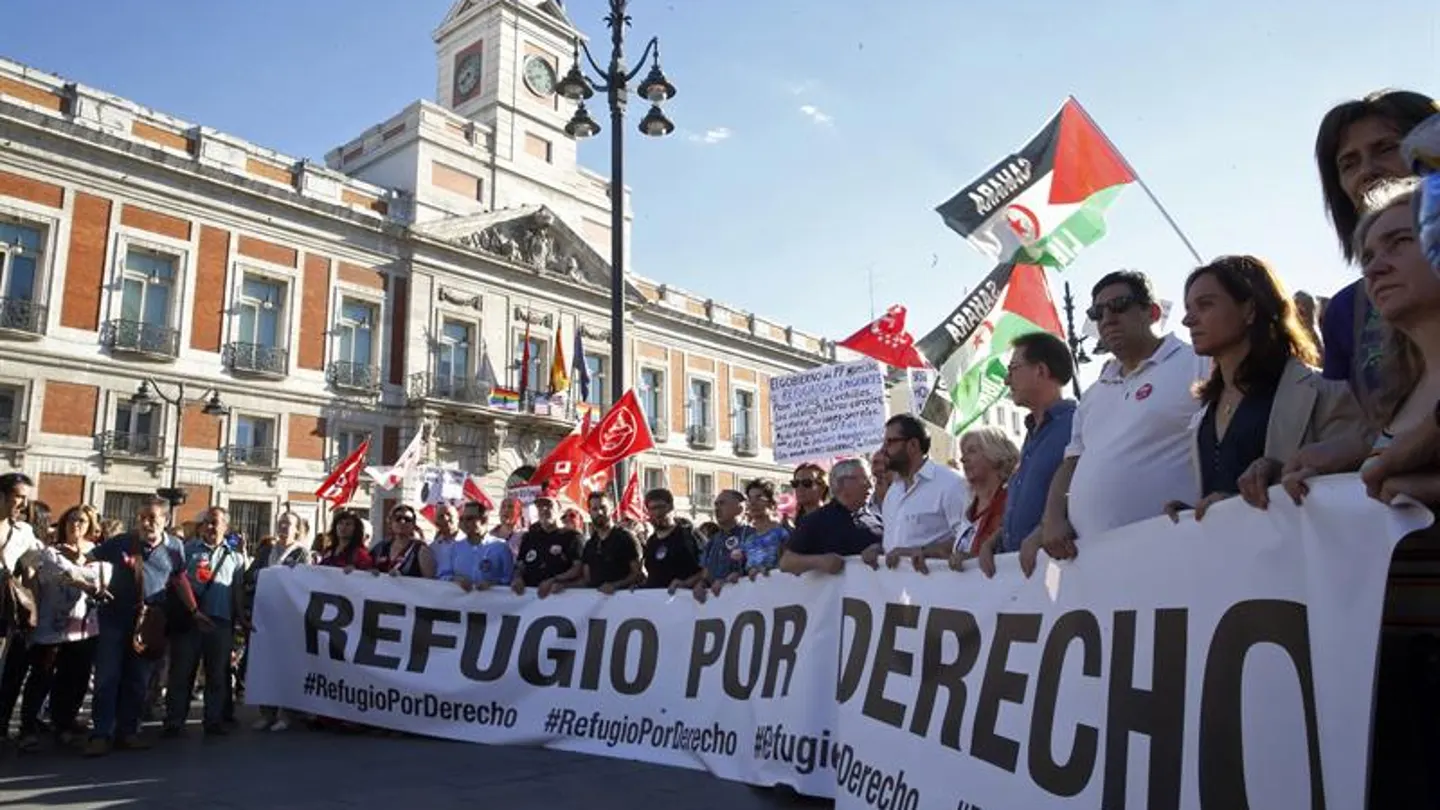Llegada a la Puerta del Sol de la cabecera de la manifestación por los derechos de los refugiados Llegada a la Puerta del Sol de la cabecera de la manifestación por los derechos de los refugiados
