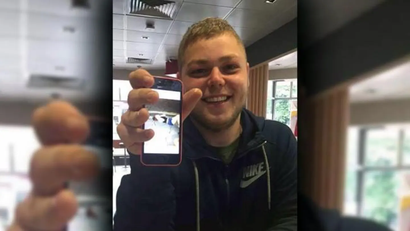 El joven presume en redes de rociar con ácido a una chica El joven presume en redes de rociar con ácido a una chica