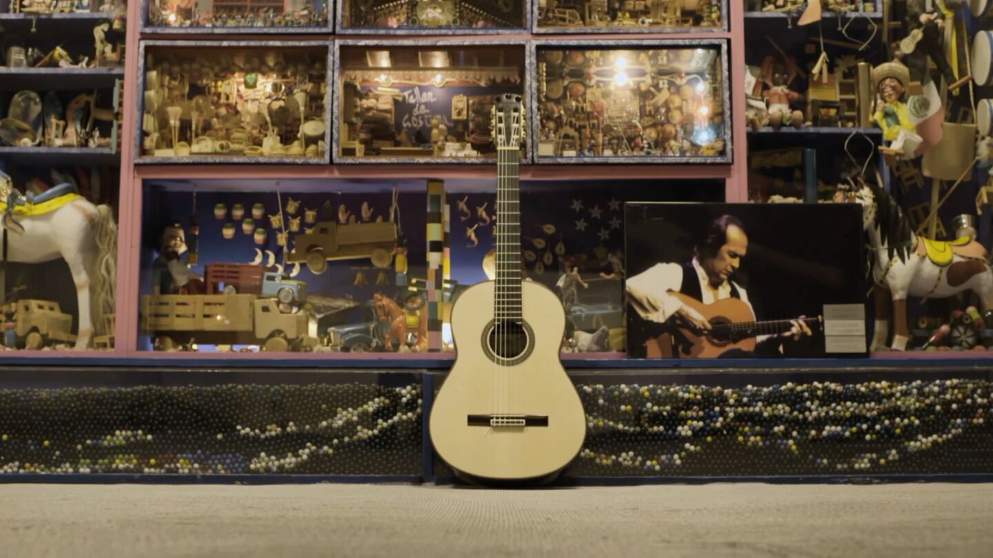 'La Maestro', la &uacute;ltima guitarra de Paco de Luc&iacute;a