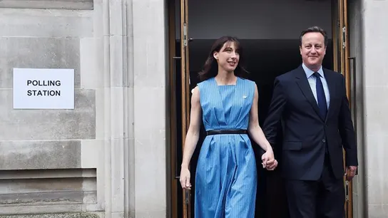 David Cameron vota junto a su mujer en el referéndum David Cameron vota junto a su mujer en el referéndum