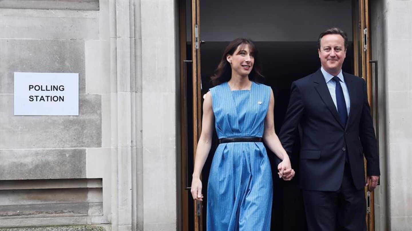 David Cameron vota junto a su mujer en el refer&eacute;ndum