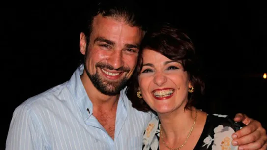 El cámara Mario Biondo posa junto a su madre, Santina El cámara Mario Biondo posa junto a su madre, Santina