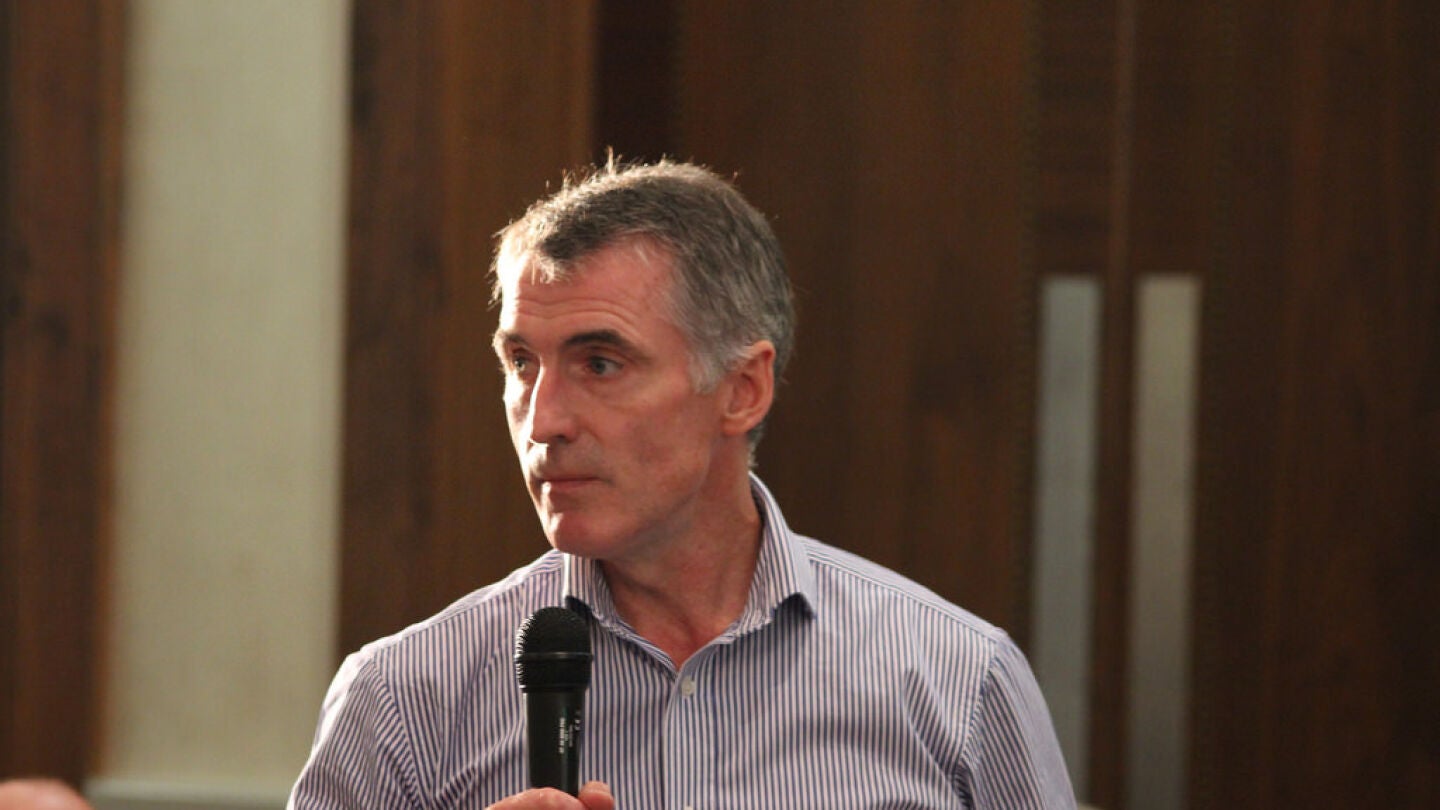  El presidente honor&iacute;fico del partido republicano norirland&eacute;s Sinn F&eacute;in, Declan Kearney