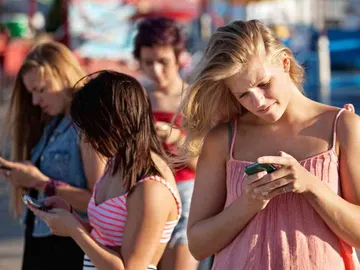 El abuso del teléfono móvil puede causarte dolores El abuso del teléfono móvil puede causarte dolores
