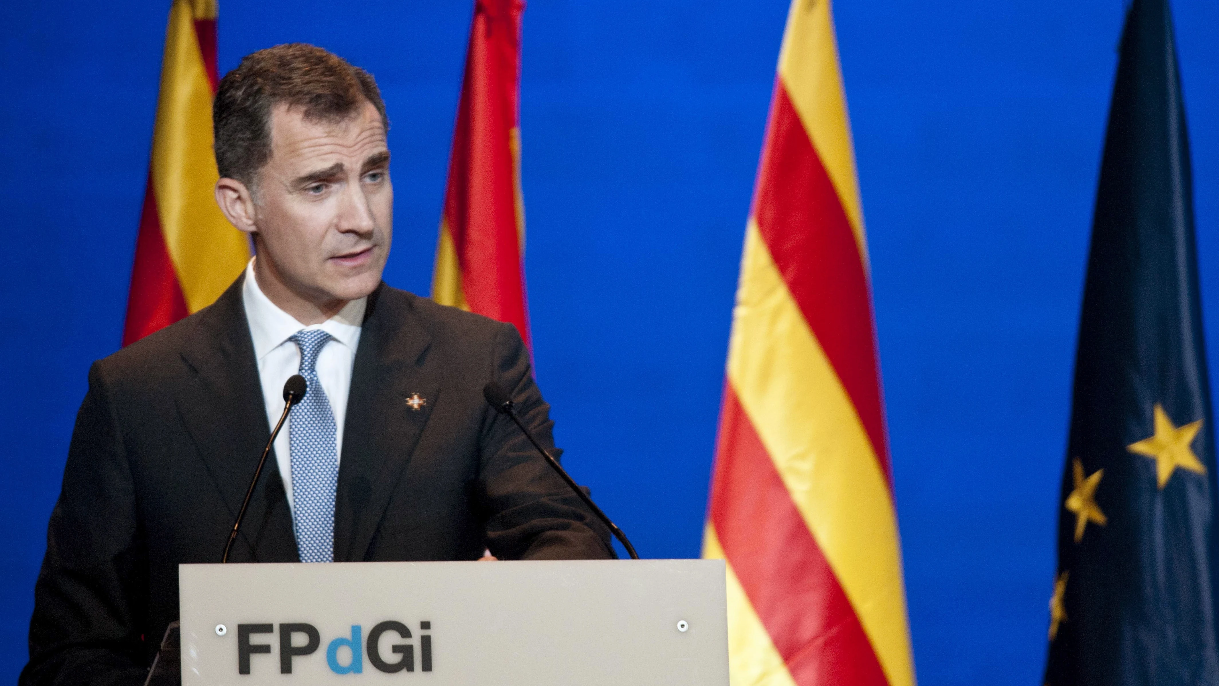 Felipe VI, en un discurso ante Puigdemont, anima al entendimiento y a la convivencia