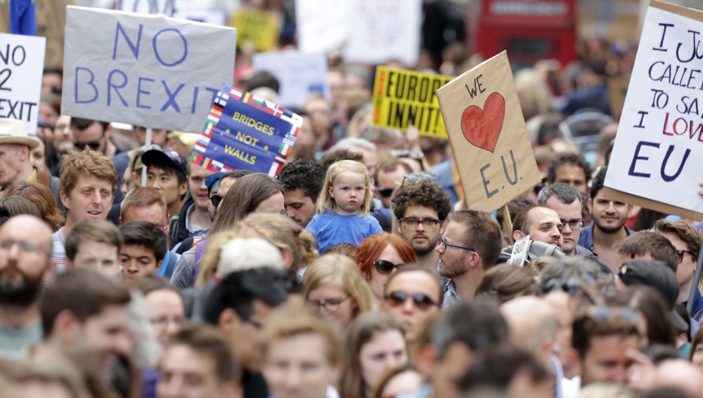 Manifestantes en la marcha contra el 'brexit'