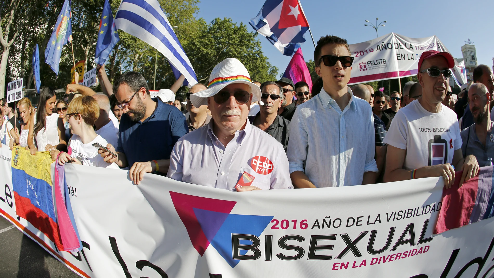 Íñigo Errejón, entre otros políticos, encabeza la marcha por el Orgullo en Madrid