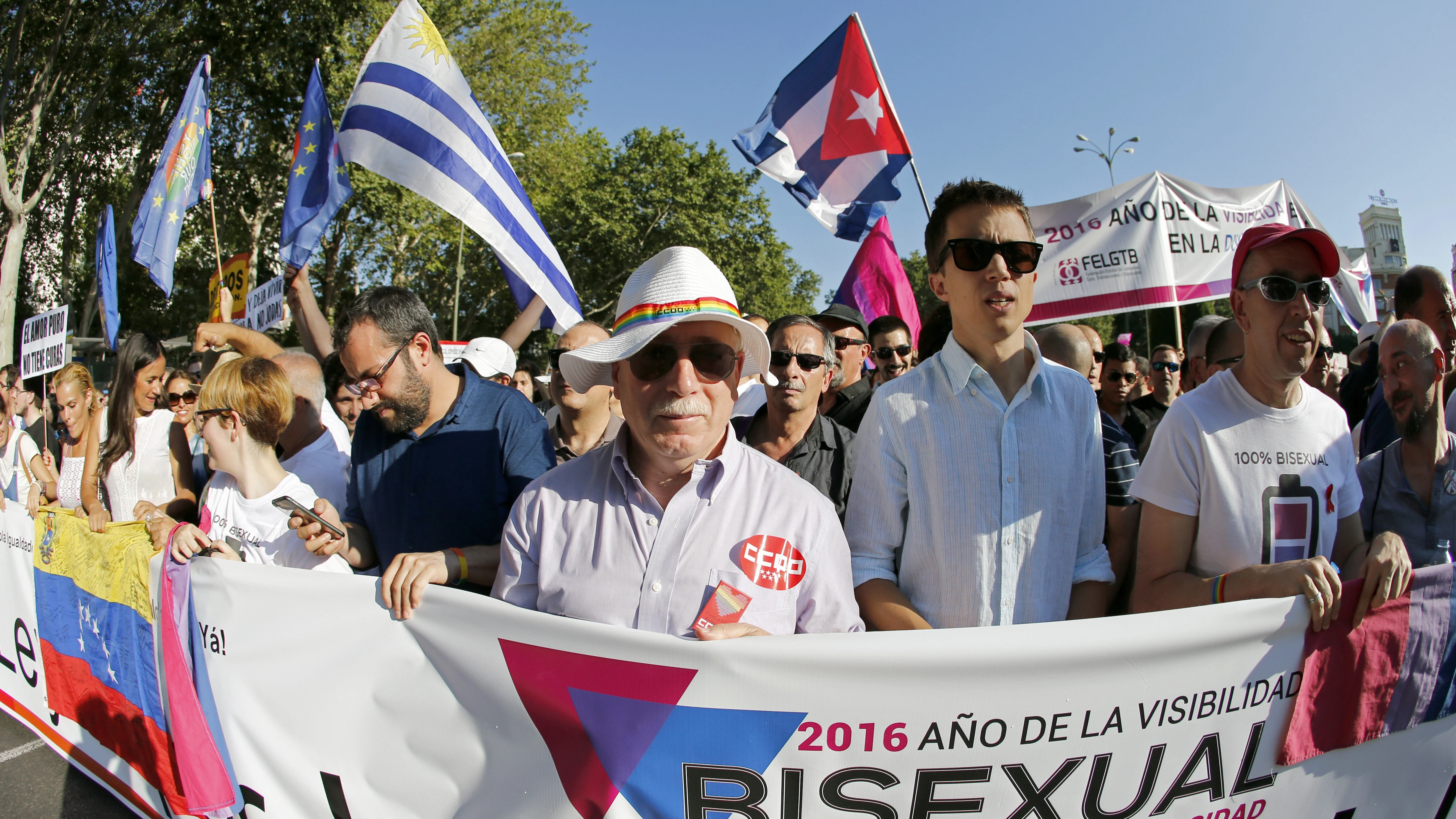 Íñigo Errejón, entre otros políticos, encabeza la marcha por el Orgullo en Madrid